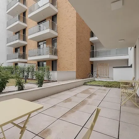 Urban Bloom Retreat - Free Parking Appartement