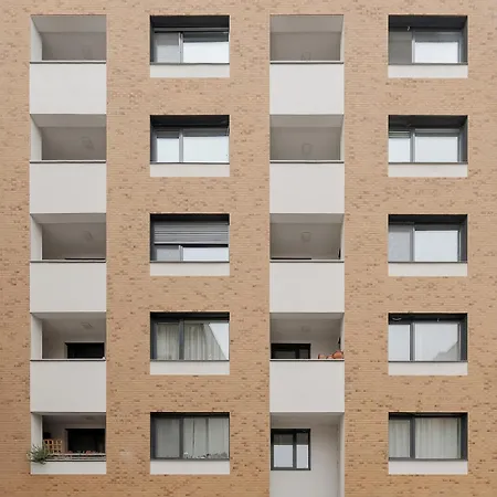 Urban Bloom Retreat - Free Parking Apartment