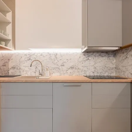 Urban Bloom Retreat - Free Parking Apartment