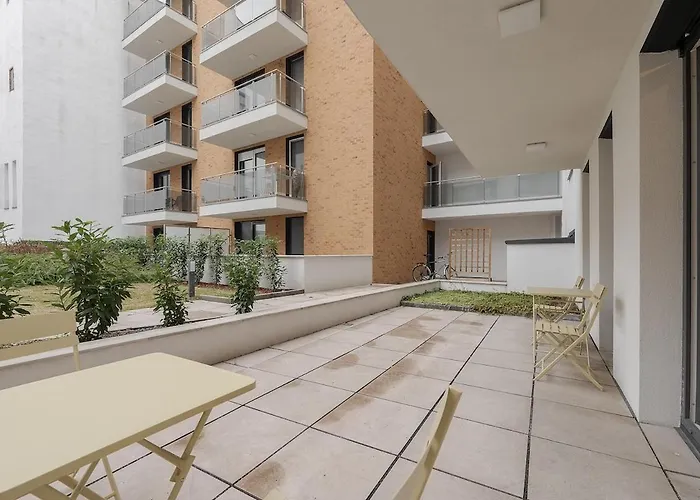 Urban Bloom Retreat - Free Parking דירה