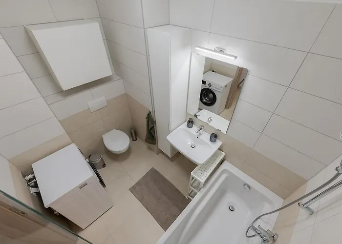 Urban Bloom Retreat - Free Parking דירה