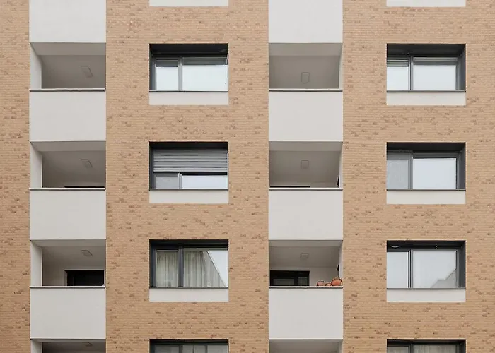 Urban Bloom Retreat - Free Parking דירה